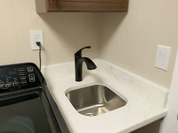 4th image of 1090 Fairview Ln