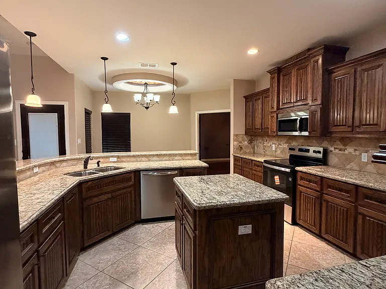 1501 Granada Cir — Photo 20