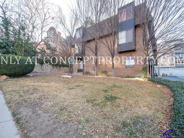 132 E 2nd Ave — Photo 52