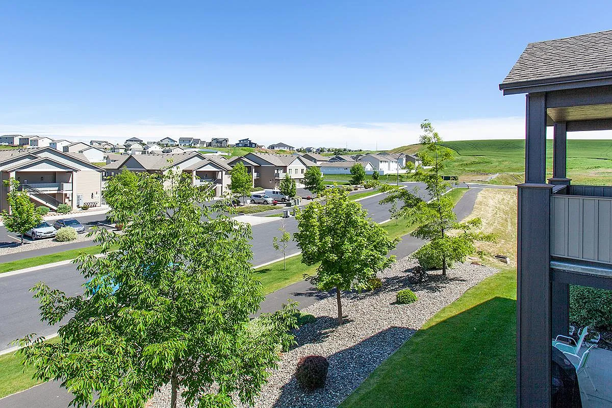 The Residence at Whispering Hills — Photo 1