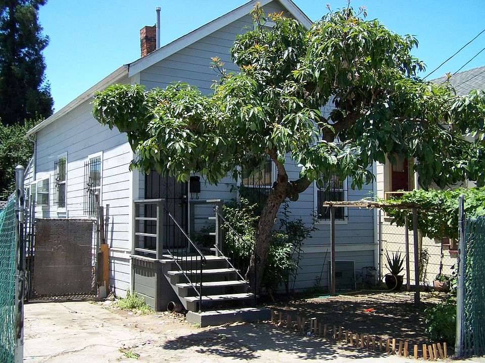 1st image of 2263 E 15th St