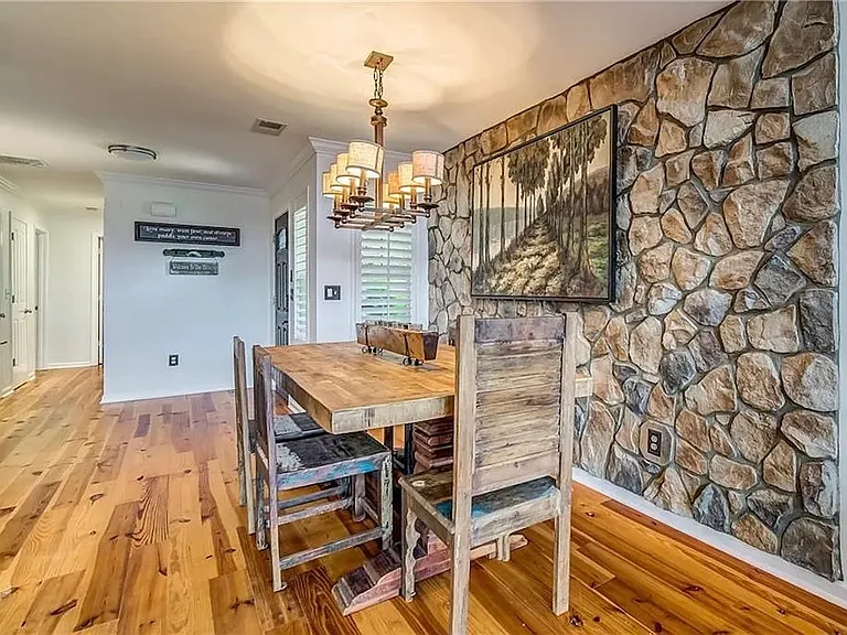 213 Lakeside Dr — Photo 8