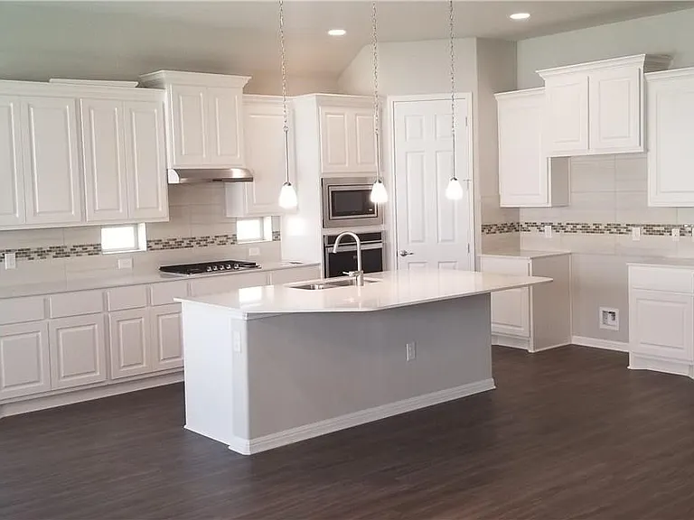 908 Kingston Pl — Photo 3