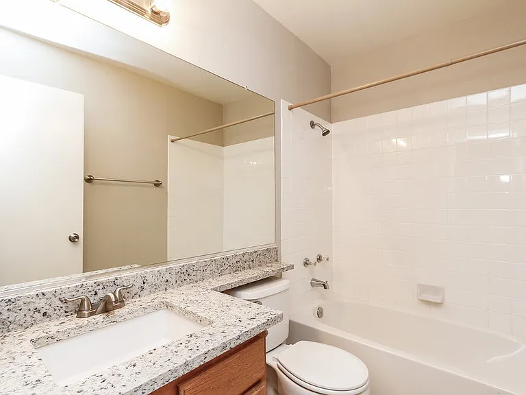 5560 Merriweather Dr — Photo 12