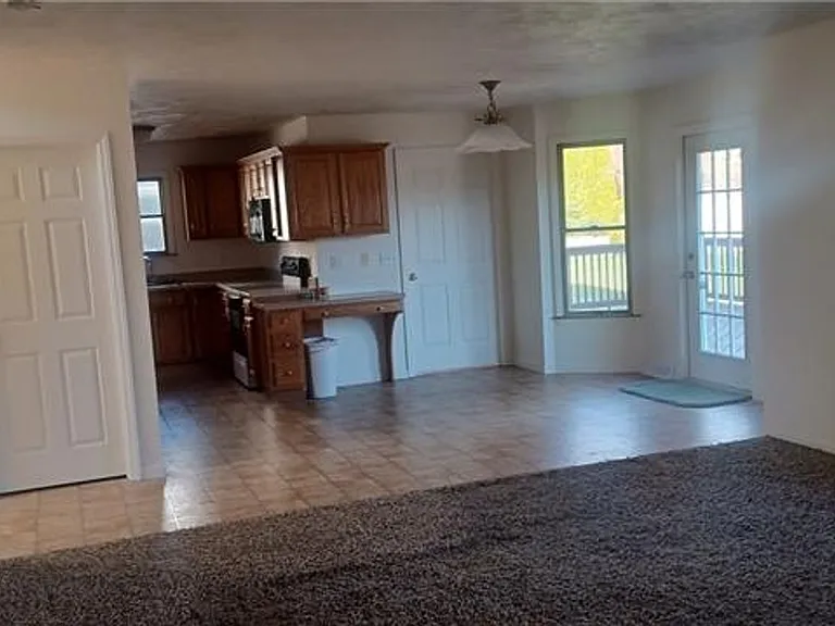 1502 Jennifer Ct — Photo 2