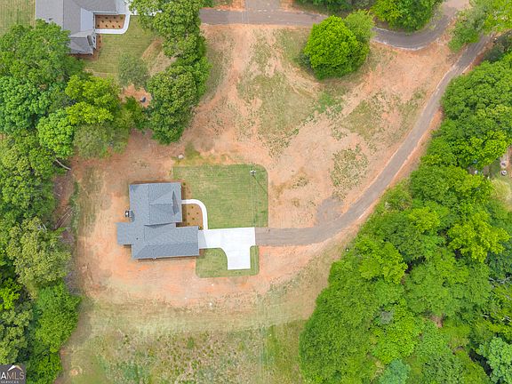 3rd image of 321 Ridgewood Rd