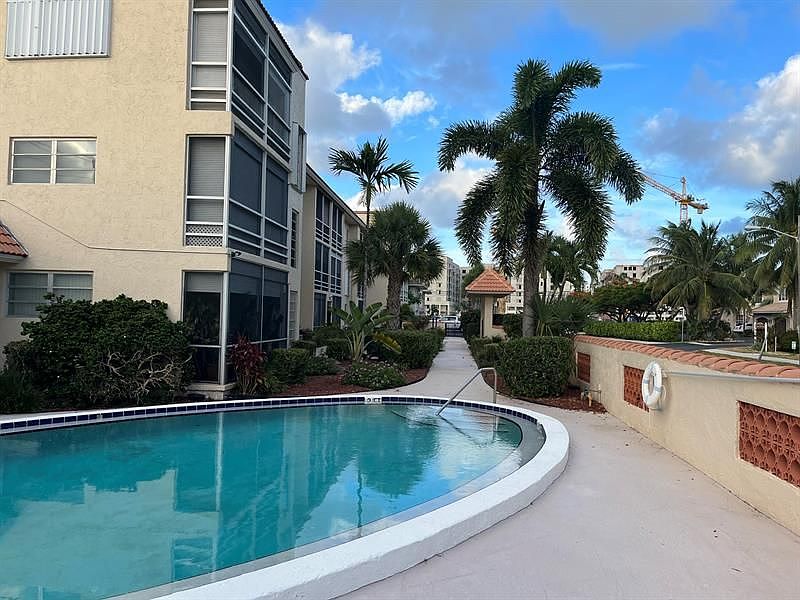 1st image of 331 SW 8th St APT 2C