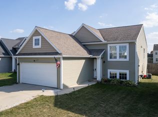 1209 Gardner Pond Ln, Vicksburg, MI 49097