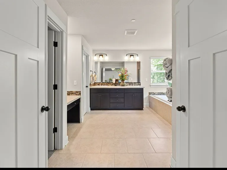 4068 NW 20th Ave — Photo 27