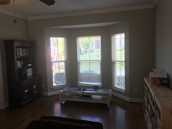 3rd image of 424 Olivia Ln