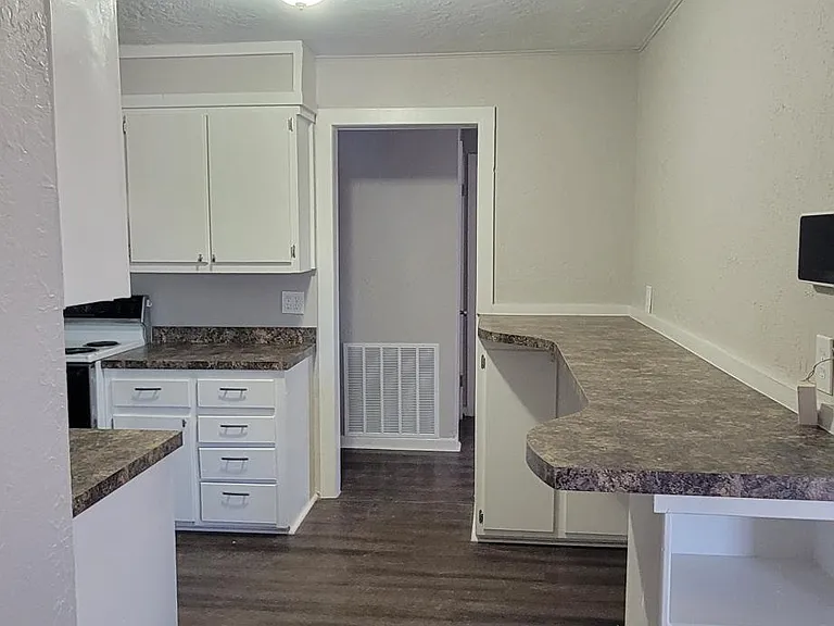 2028 NW 24th St #2028 — Photo 4