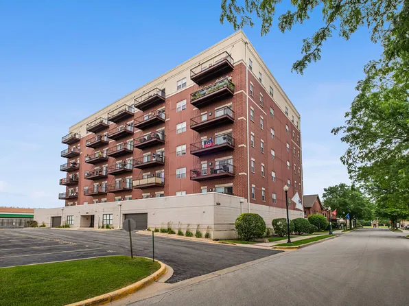 1650 Riverwoods Dr Unit 402, Melrose Park, IL 60160