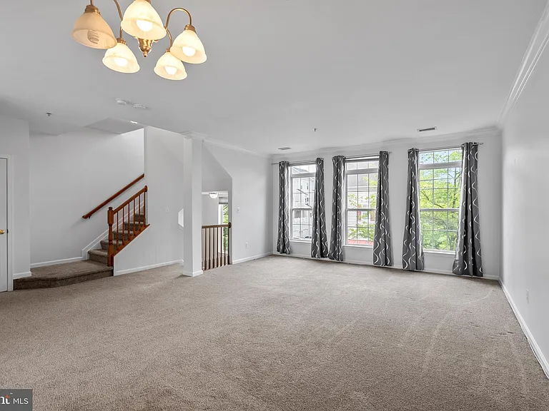 206 Heathwalk St #B — Photo 7