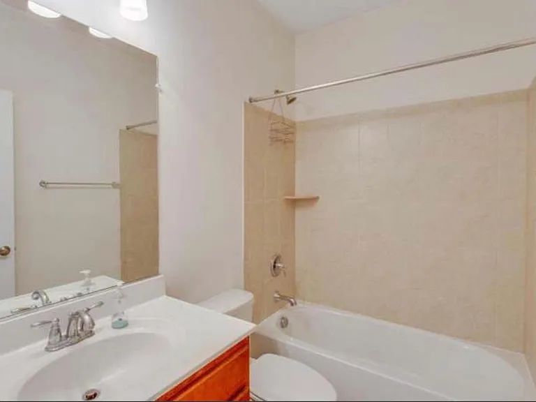 8188 Falls Grove Dr — Photo 5