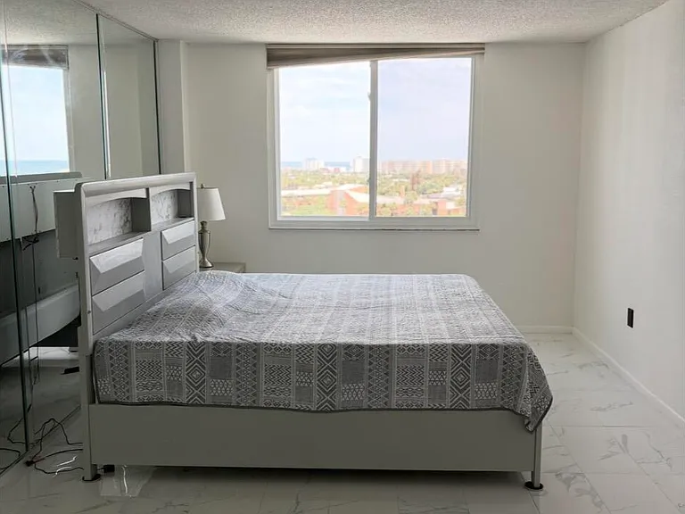 925 N Halifax Ave #910 — Photo 4