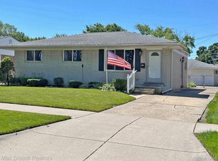 21300 Timberidge St, Saint Clair Shores, MI 48082