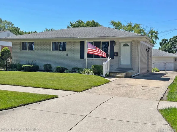 21300 Timberidge St, Saint Clair Shores, MI 48082