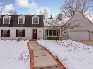 7077 Glencoe Dr, Cedarburg, WI 53012