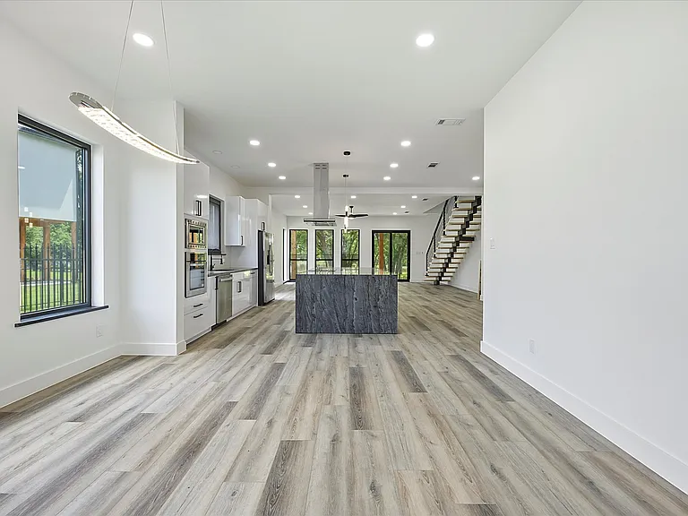 2811 Rodeo Dr — Photo 20