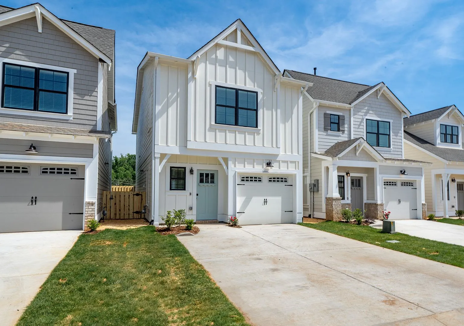 3 Bedroom Home With Spacious Garage — Photo 1