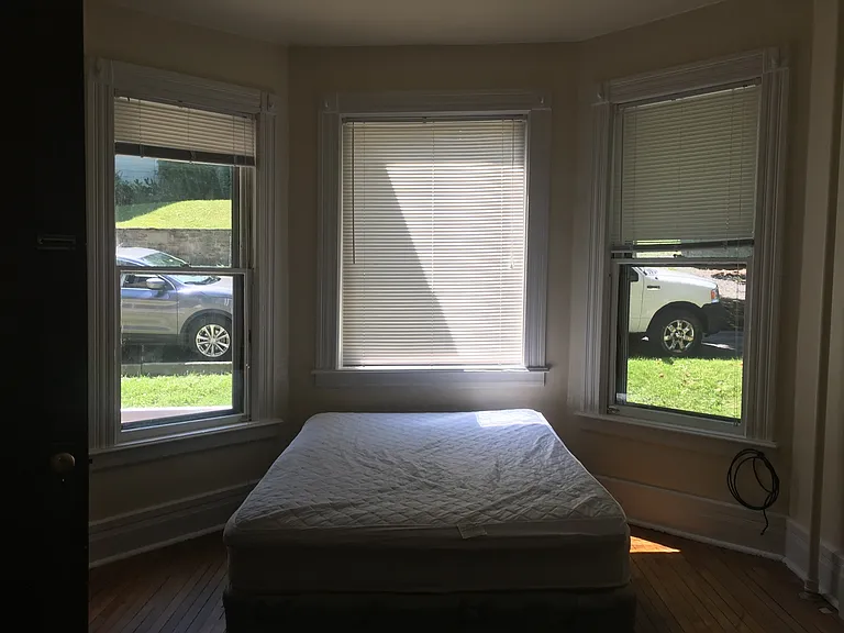 115 Giles Street — Photo 13