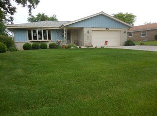 5140 Maplewood Dr, Greendale, WI 53129