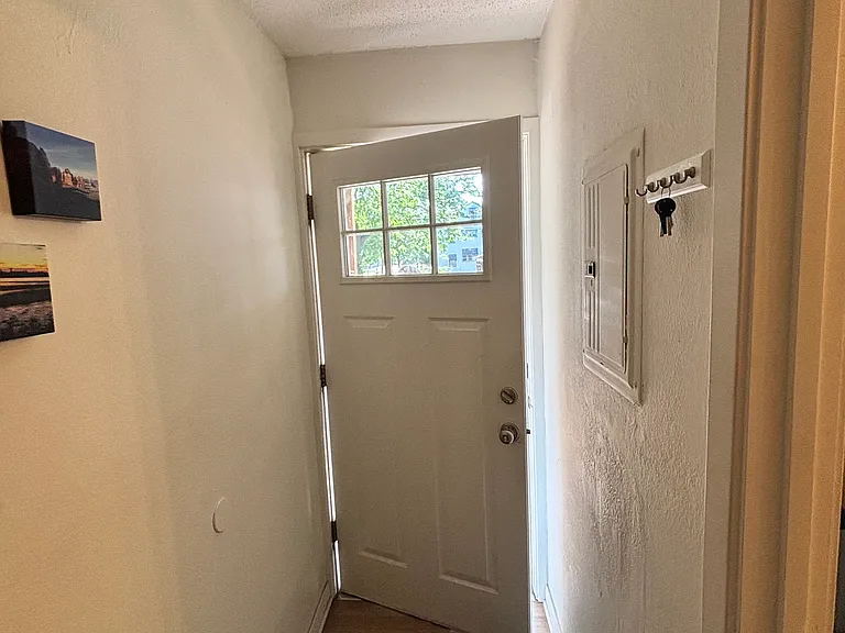1433 4th St NE #1 — Photo 11