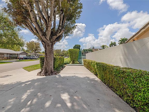4th image of 7010 SW 66th Ave #25