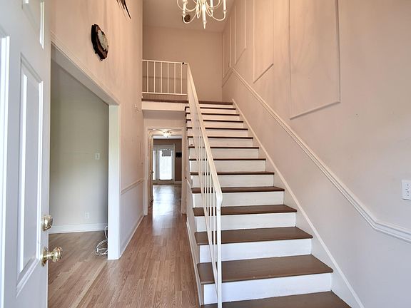 2nd image of 521 Plantation Ct