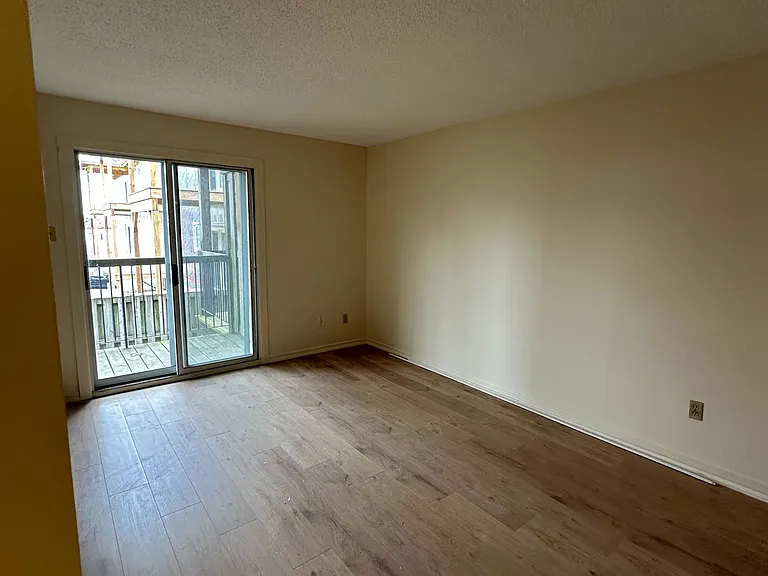 80 Grove St E #103 — Photo 4