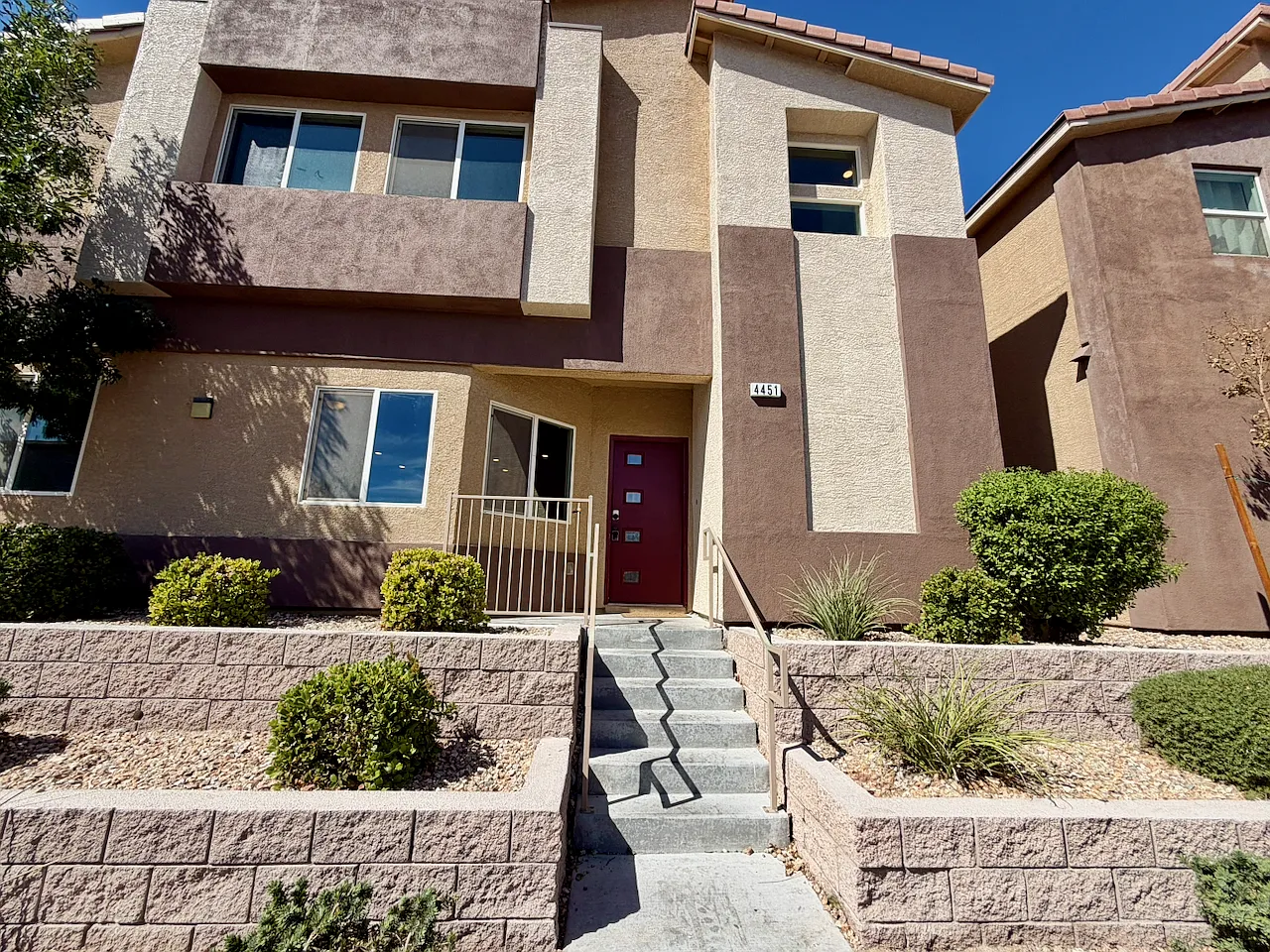 3 bed, 2.5 bath, 2218 sqft, $2,195 — Photo 1