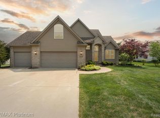 5223 Cottage Ct, Fenton, MI 48430