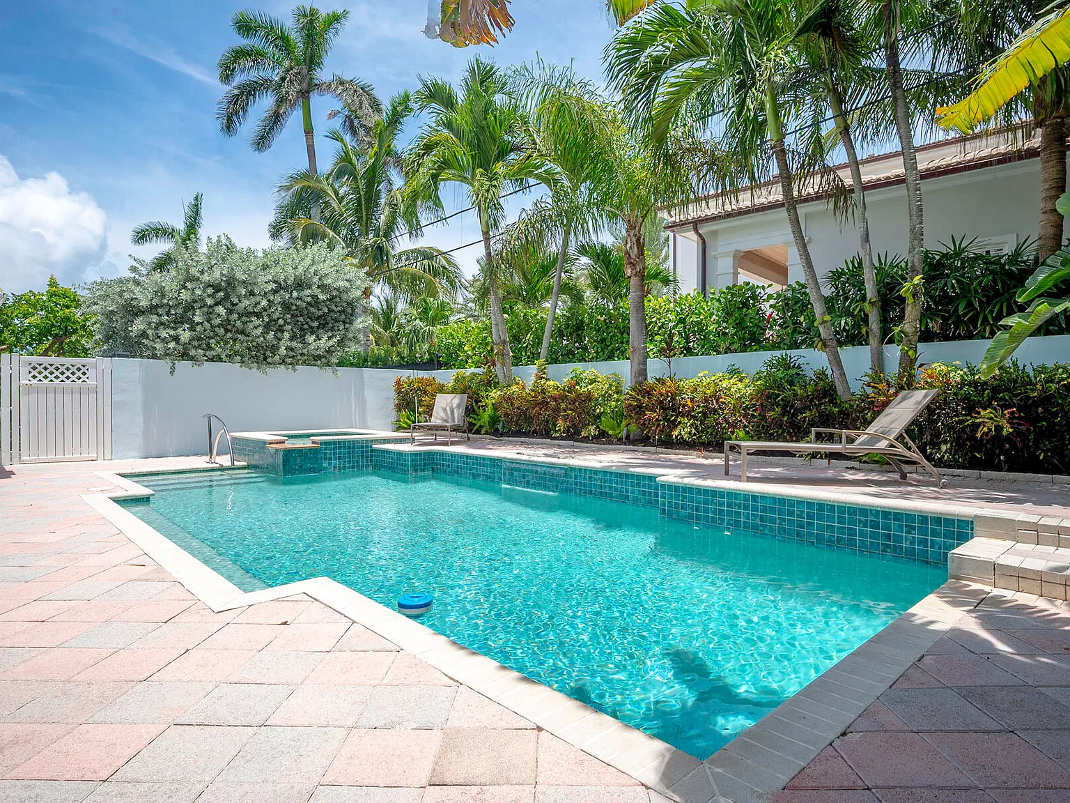 4 bed, 3.5 bath, 2508 sqft, $16,000 — Photo 3