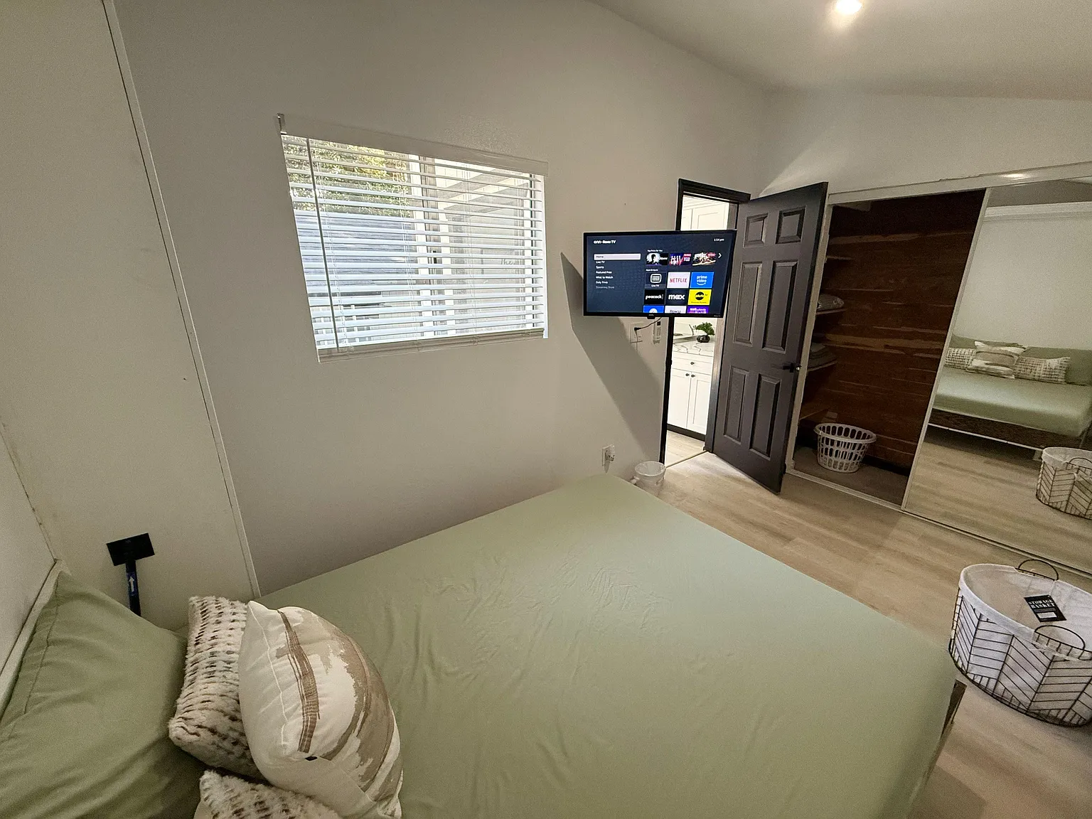 4 bed, 2.5 bath, 1500 sqft, $1,503 — Photo 2