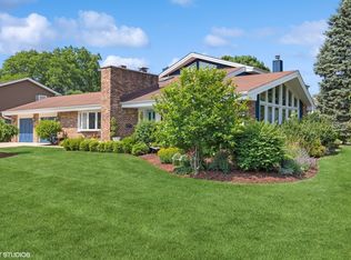 620 Stanford Cir, Elk Grove Village, IL 60007