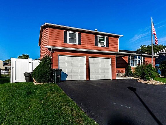 2nd image of 6886 Crystalwood Dr
