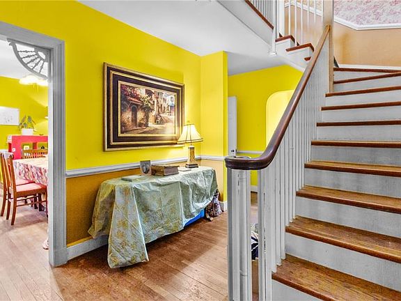 4th image of 184 Church St