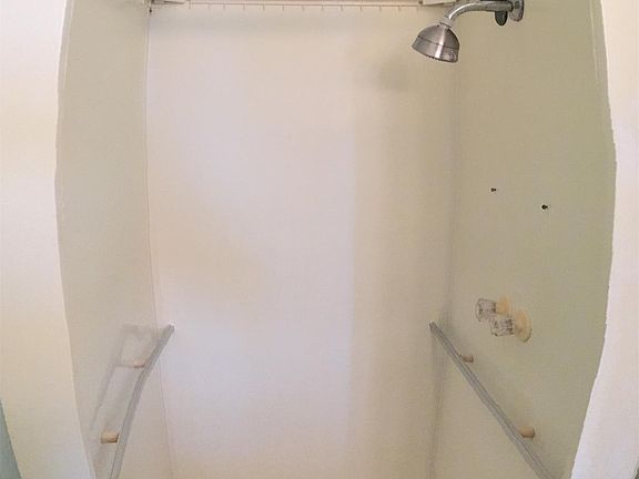 5th image of 618 10th Ave N APT 6