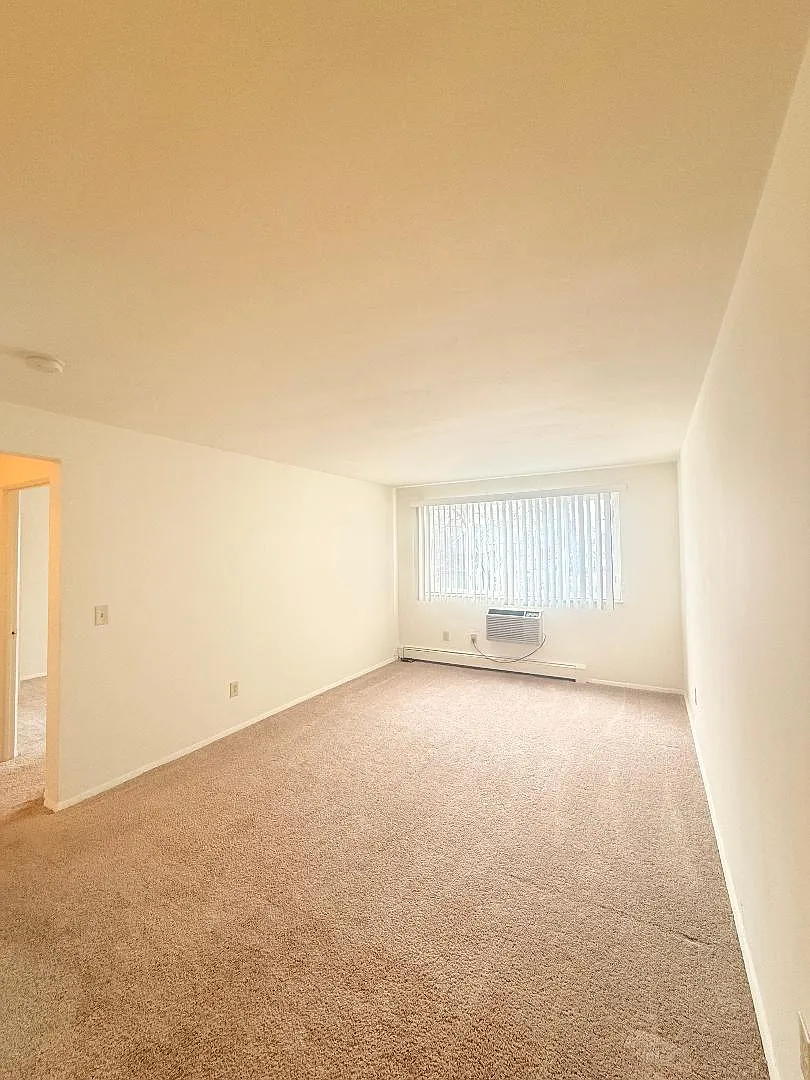 Foxwood Apartments — Photo 4