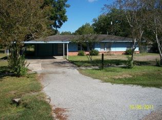 923 E Magnolia St, Angleton, TX 77515