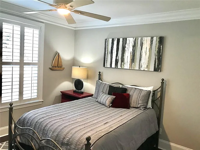 111 Gascoigne Ave #204 — Photo 25