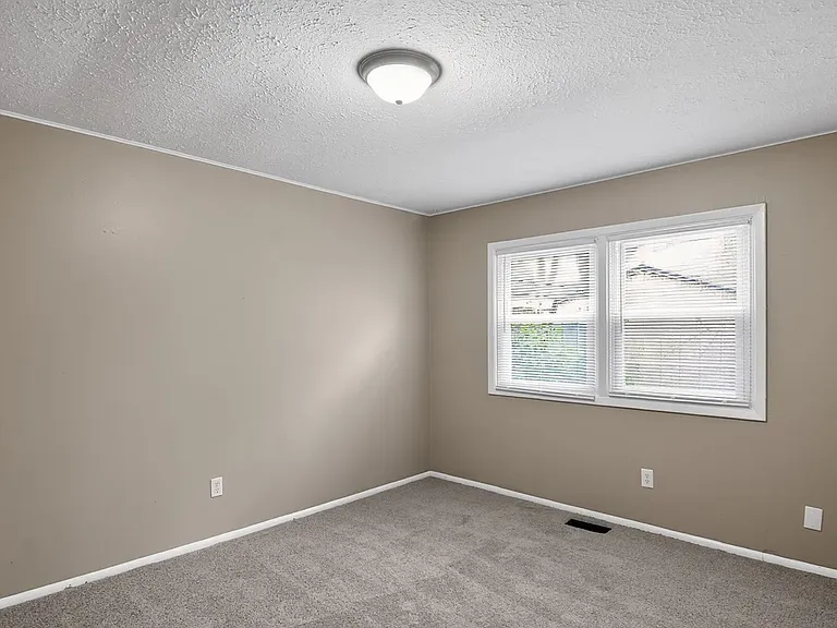 4366 Sawyer Ave — Photo 6