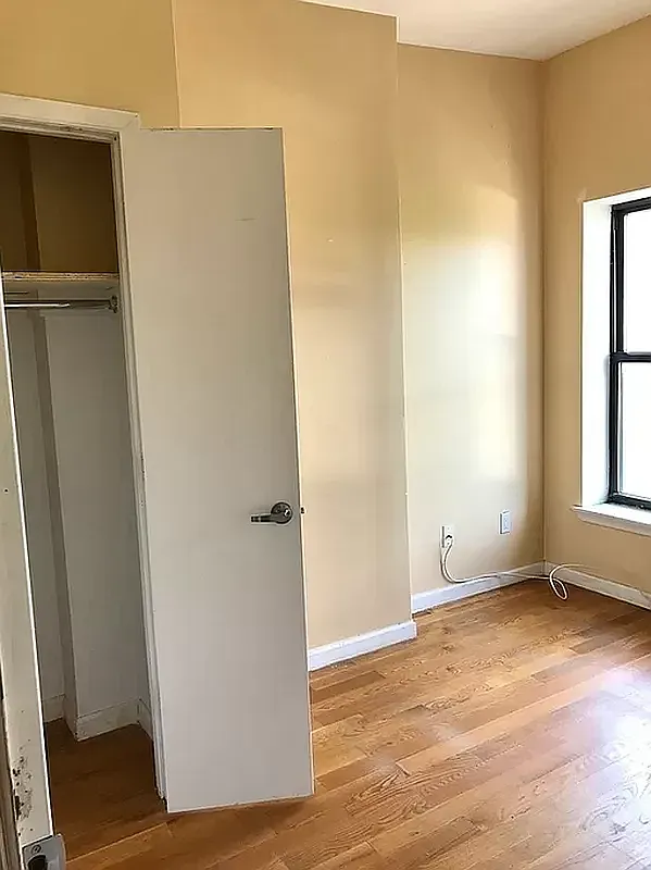 42 Carlton Ave — Photo 4