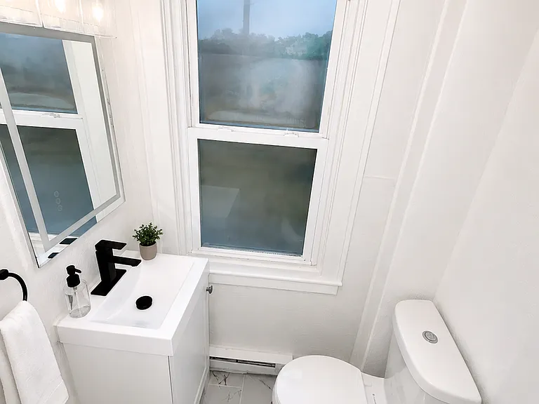 1133 Maryland Ave #1 — Photo 3
