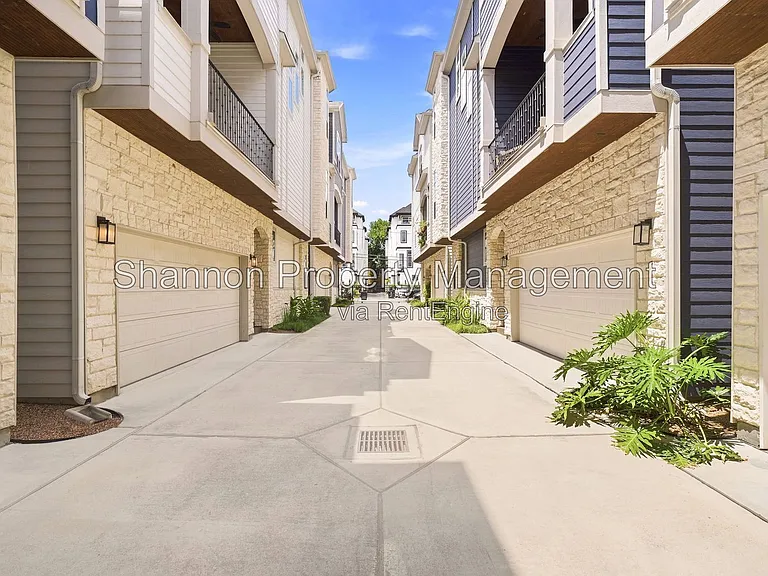 1204 W 16th St #B — Photo 3