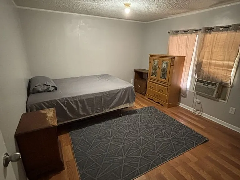 9256 7th Ave — Photo 3