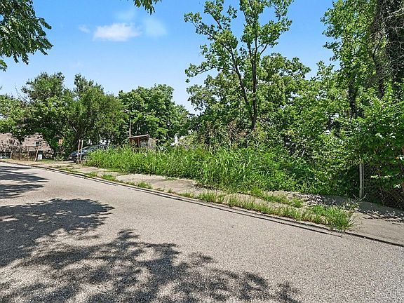 4th image of 2480 River Rd