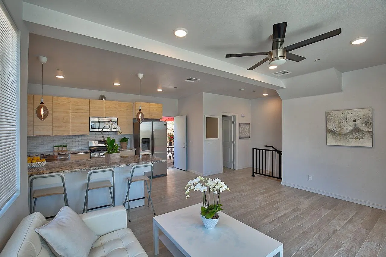 2 bed, 1381 sqft, $3,885 — Photo 3