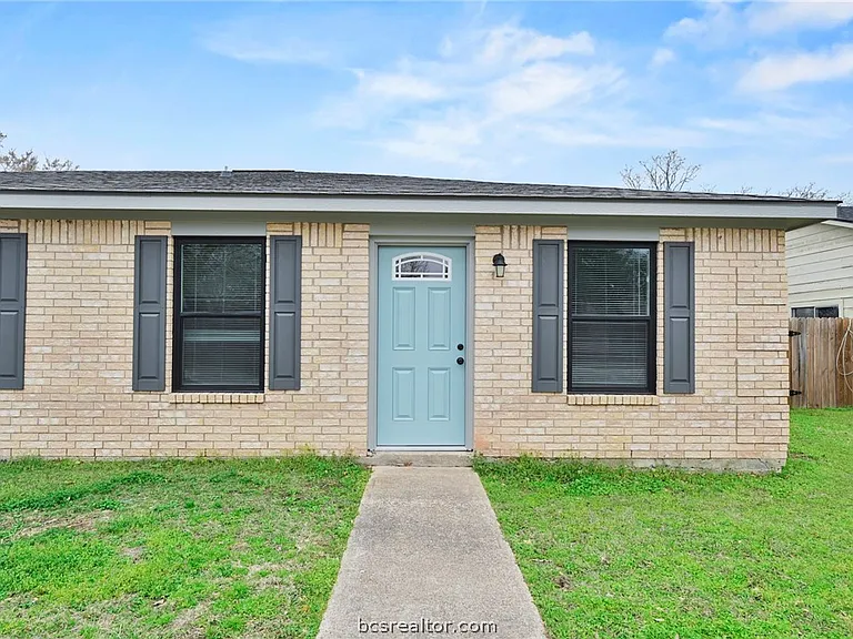 805 San Benito Dr — Photo 1