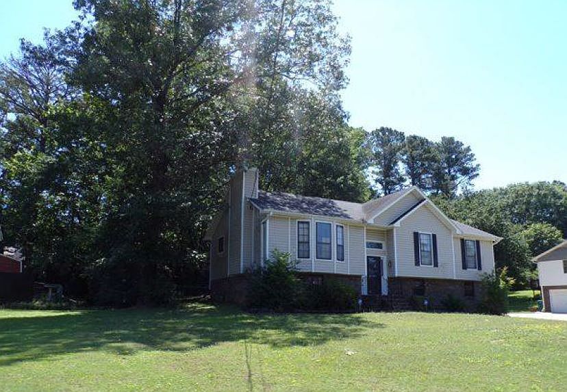 2nd image of 913 4th Ct